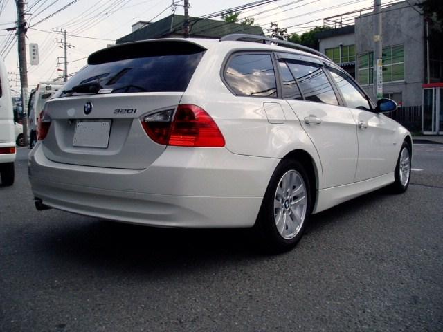 BMW 320i-20070929