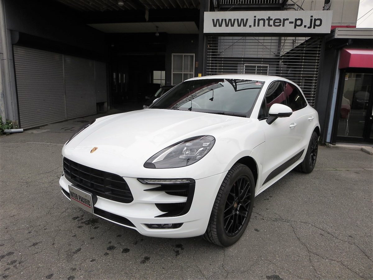ポルシェ マカンGTS　板金塗装 修理 事例